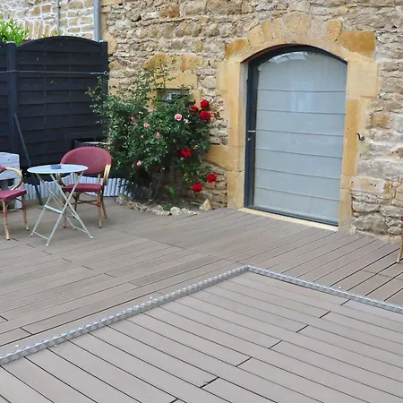 Le Clos Du Cher En Beaujolais Bed & Breakfast 3*